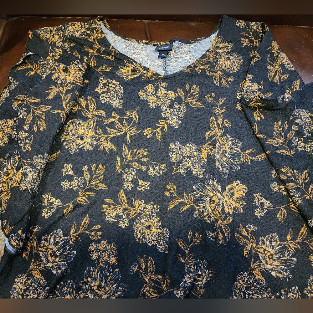 Buckle Floral Black and Gold Women's Top